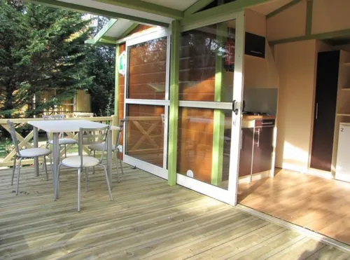 Huuraccommodatie(s) - Chalet Standard Nemo 20M²  2 Kamers - Half-Schaduwrijk Terras - image n°2 - Flower Camping Le Plan d'Eau - Ardèche