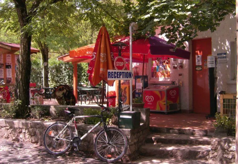 Flower Camping Le Plan d'Eau - Ardèche