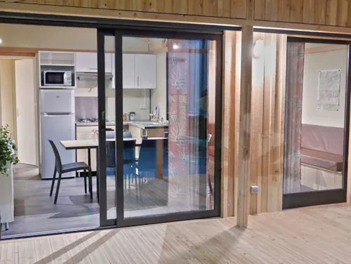 Accommodation - Chalet Premium Eden 35M² - 3 Bedrooms - Terrace + Air Conditioning + Dishwasher - image n°2 - Flower Camping Le Plan d'Eau - Ardèche
