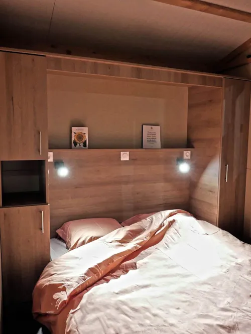 Accommodation - Chalet Premium Eden 35M² - 3 Bedrooms - Terrace + Air Conditioning + Dishwasher - image n°5 - Flower Camping Le Plan d'Eau - Ardèche