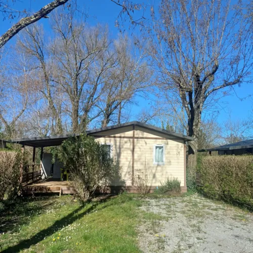 Location - Chalet Confort Tiare 32M² 3 Chambres - Terrasse Couverte + Climatisation - image n°5 - Flower Camping Le Plan d'Eau - Ardèche