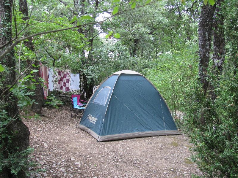 Stellplatz - Stellplatz + Auto + Zelt - Camping Les Chênes Verts