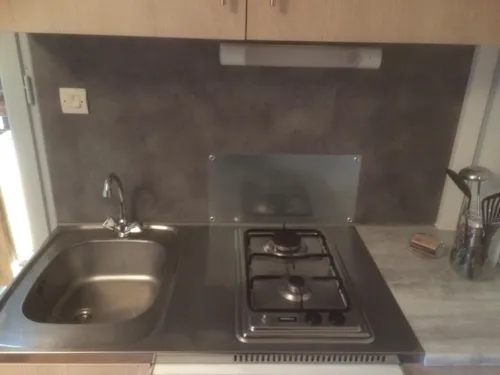 Location - Chalet Xeres 30 M², 1 Chambre Séparée. - image n°4 - Camping Les Chênes Verts