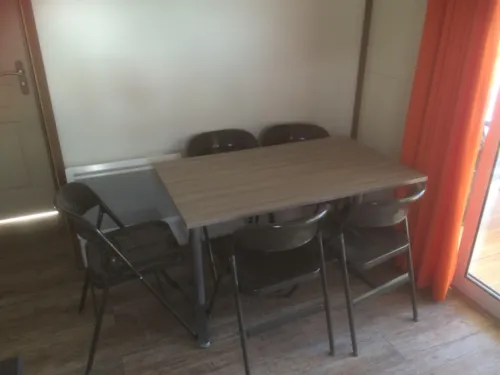 Accommodation - Chalet 30 M2 5 People 2 Bedrooms - image n°5 - Camping Les Chênes Verts