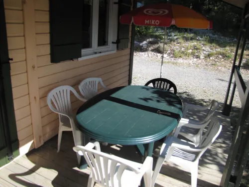 Location - Chalet Eden 5 Personnes 2 Chambres. - image n°2 - Camping Les Chênes Verts