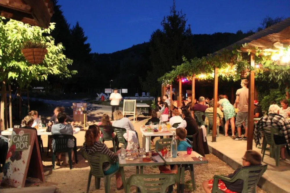 Camping Les Berges Du Doux