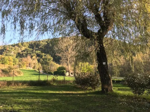 Emplacement - Emplacement De Camping  - Forfait 2 Pers - - image n°2 - Camping Les Berges Du Doux