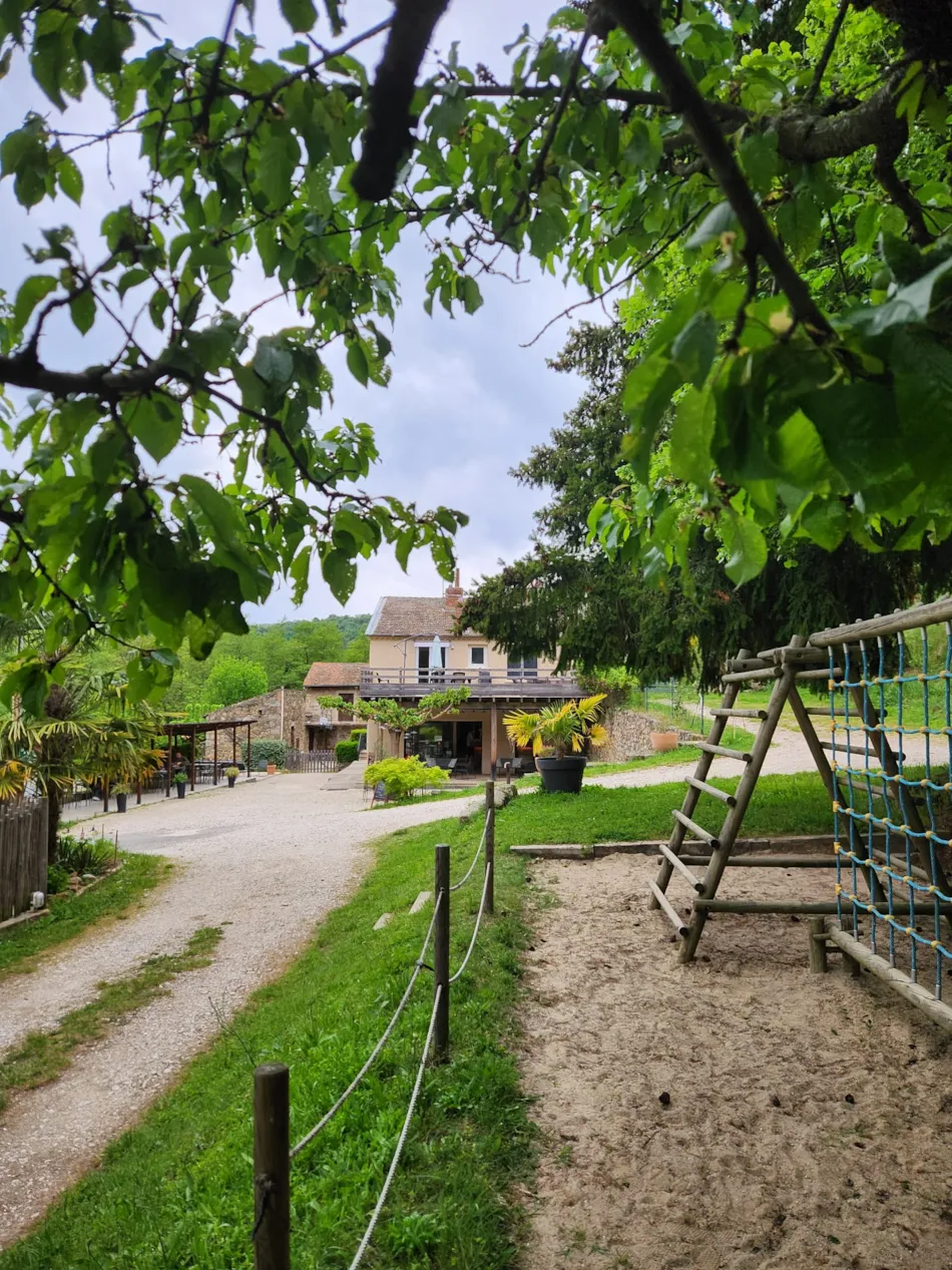 Camping Les Berges Du Doux