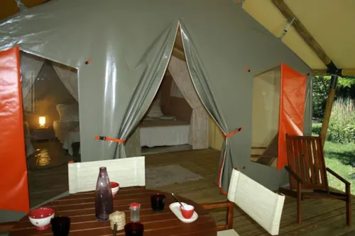 Location - Bungalow Toilé Massaï 2 Chambres - Sans Sanitaire - image n°6 - Camping Paradis - Bois Simonet