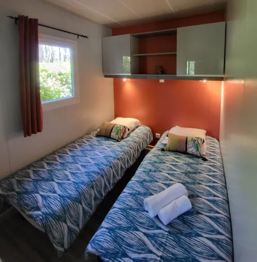 Location - Chalet Acacia - 2 Chambres - image n°5 - Camping Paradis - Bois Simonet