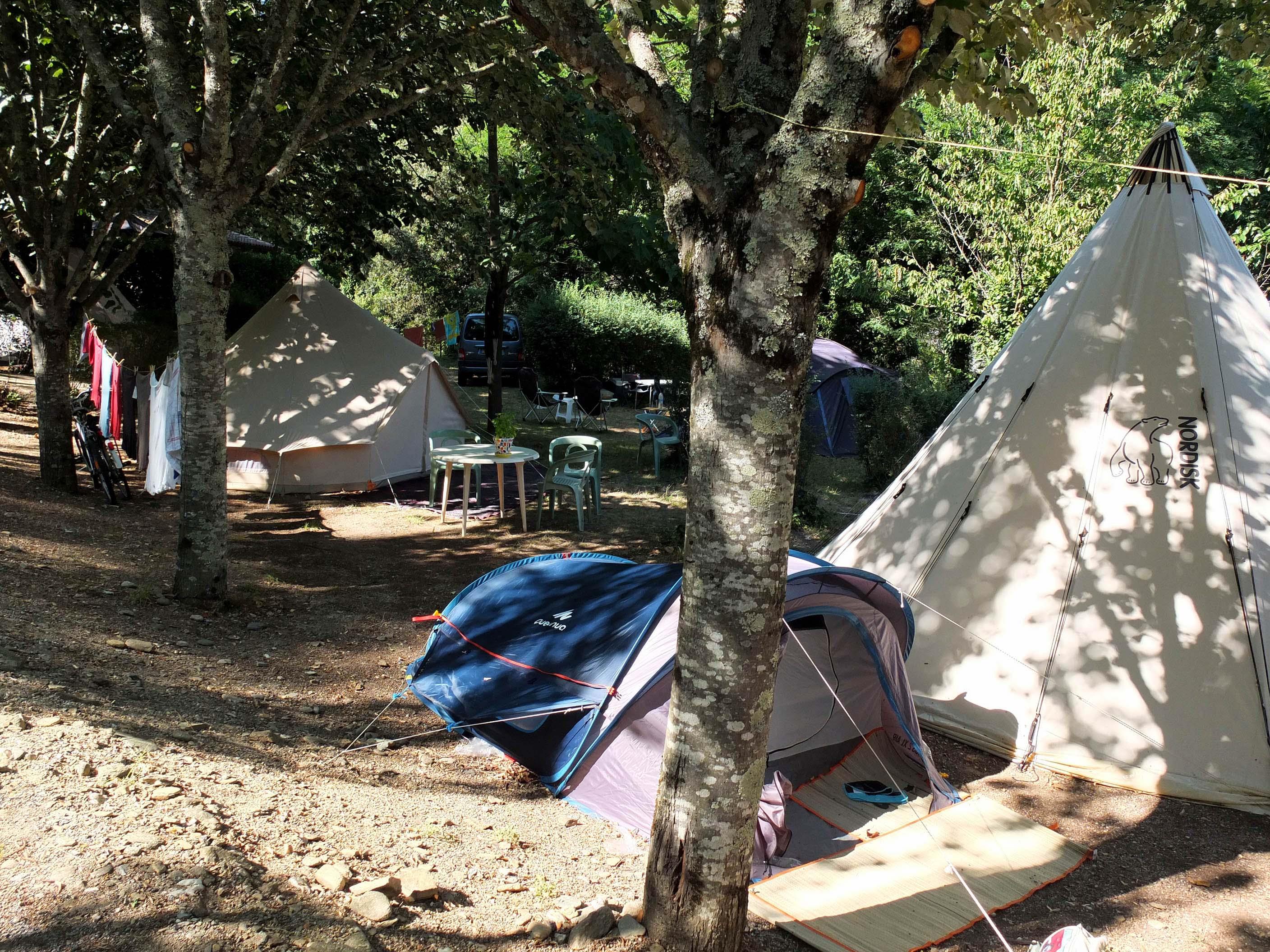 Emplacement - Emplacement Tente Forfait 2 Personnes - Camping Le Moulin de Gournier