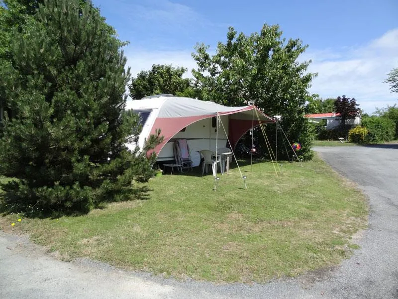 Pitch tent/caravan or camping-car
