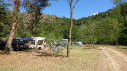Emplacement - Emplacement  + Véhicule - Camping le Viaduc