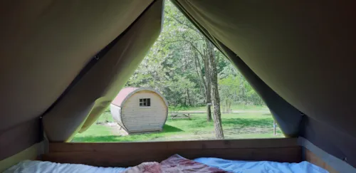 Location - Tente Bivouac Perchée - image n°3 - Ushuaïa Villages - Camping Le Viaduc ***