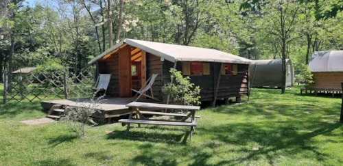 Location - Cabane Trappeur - image n°3 - Ushuaïa Villages - Camping Le Viaduc ***