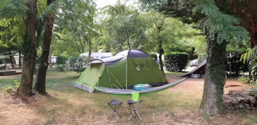 Emplacement - Emplacement Nature 2 Pers. Inclus + Véhicule, Sans Électricité - image n°4 - Ushuaïa Villages - Camping Le Viaduc ***