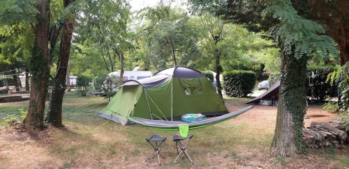 Emplacement Confort Incl. 2 Personnes + Véhicule + Électricité