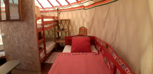 Location - Yourte Familiale Avec Sanitaires - image n°3 - Ushuaïa Villages - Camping Le Viaduc ***