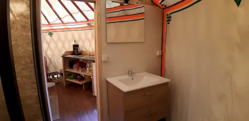 Location - Yourte Familiale Avec Sanitaires - image n°5 - Ushuaïa Villages - Camping Le Viaduc ***