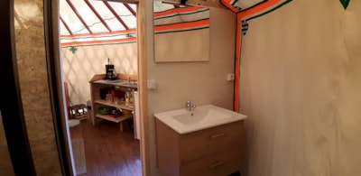 Yurt with bathroom for 5 people