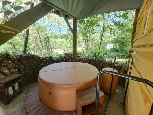 Location - Cabane Perchée Avec Spa - image n°3 - Ushuaïa Villages - Camping Le Viaduc ***