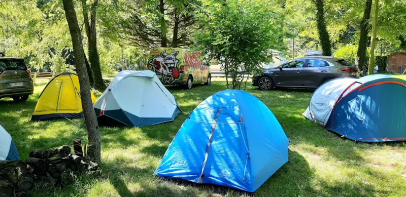 Emplacement Cycliste 1 Personne + 1 Petite Tente + 1 Vélo, Sans Électricité, Sans Voiture