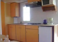 Mietunterkunft - Mobil-Home Grand Confort 26.6M² 2 Chambres - Climatisé (Dimanche) - image n°3 - CAMPING LA SOURCE