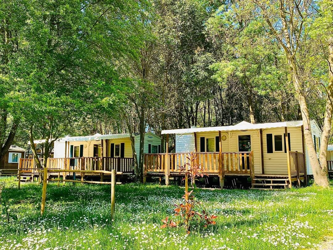 Accommodation - Mobilhome Super Mercure + Air Conditioning - CAMPING DU LION