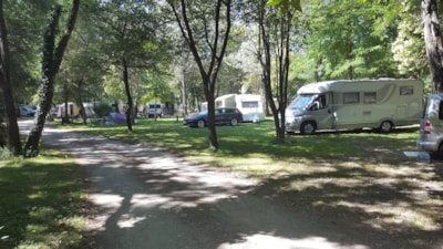 Pitch (1 tent, caravan or motorhome / 1 car) — 8