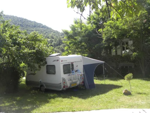 Emplacement - Emplacement + 1 Voiture + 1Tente Ou 1Caravane - image n°2 - Camping Les Lavandes