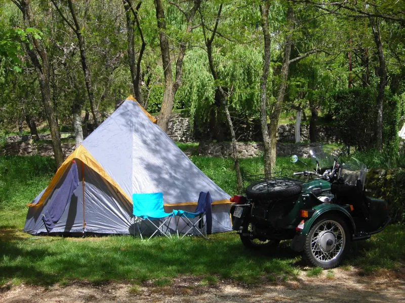 Emplacement + Tente Ou Caravane + 1 Voiture