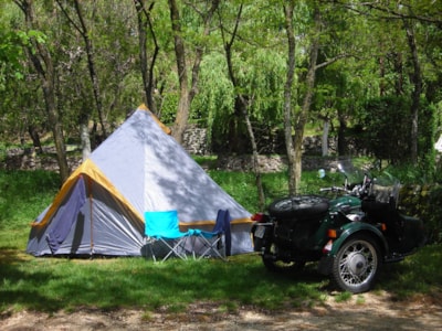 Pitch + car + tent or caravan + 1 person