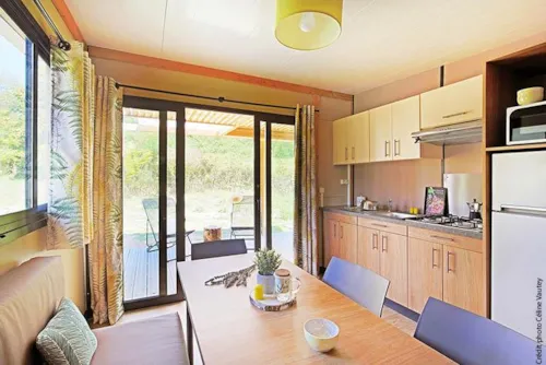 Huuraccommodatie(s) - Chalet Laurier Comfortabel Voor Grote Gezinnen - image n°3 - Camping Les Lavandes