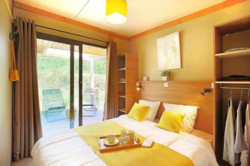 Huuraccommodatie(s) - Chalet Laurier Comfortabel Voor Grote Gezinnen - image n°5 - Camping Les Lavandes
