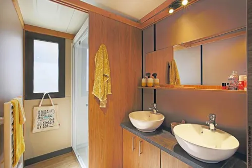 Huuraccommodatie(s) - Chalet Laurier Comfortabel Voor Grote Gezinnen - image n°8 - Camping Les Lavandes