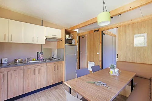 Huuraccommodatie(s) - Chalet Laurier Comfortabel Voor Grote Gezinnen - image n°4 - Camping Les Lavandes
