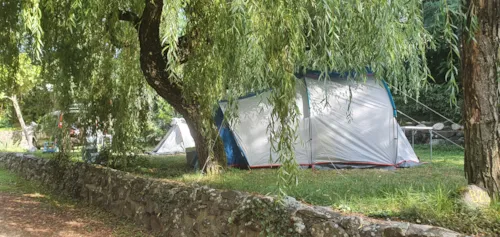 Emplacement - Emplacement + 1 Voiture + 1Tente Ou 1Caravane - image n°5 - Camping Les Lavandes