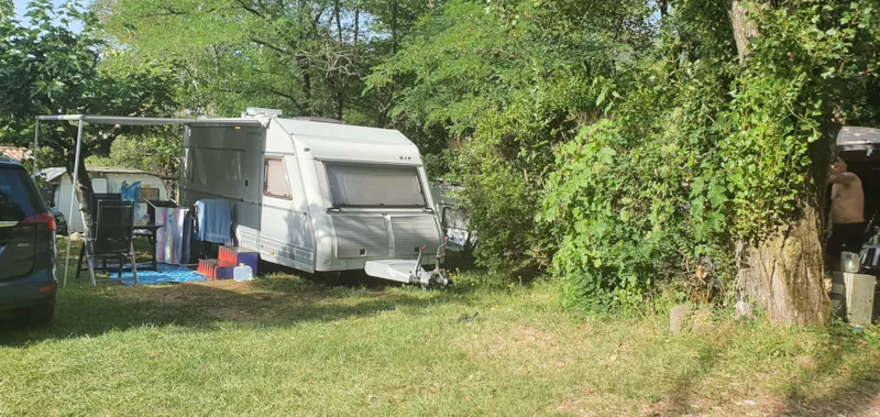 Emplacement + 1 Voiture + 1Tente Ou 1Caravane