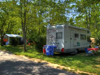 Kampeerplaats - Standplaats Grand Confort Water- En Afvoerpunt: Tent / Caravan Of Camper. - Camping du Pont