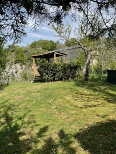 CAMPING PITCH PANORAMIC RIVER VIEW WITH TERRACE 10 Amp. electricity included