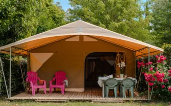 Mietunterkunft - Tent Nomade - 2 Zimmer 30M² - Inklusief Überdachte Terrasse - Ohne Toilette. - Camping du Pont