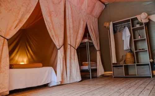 Location - L'insolite La Tente Nomade- 2 Chambres- 30M² Avec Terrasse - Sans Sanitaires. - image n°6 - Camping du Pont