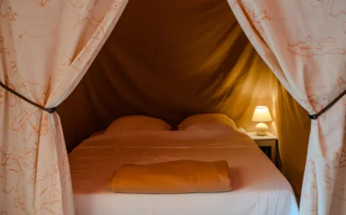 Location - L'insolite La Tente Nomade- 2 Chambres- 30M² Avec Terrasse - Sans Sanitaires. - image n°8 - Camping du Pont