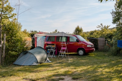 CAMPING PITCH 10 Amp. elektriciteit included
