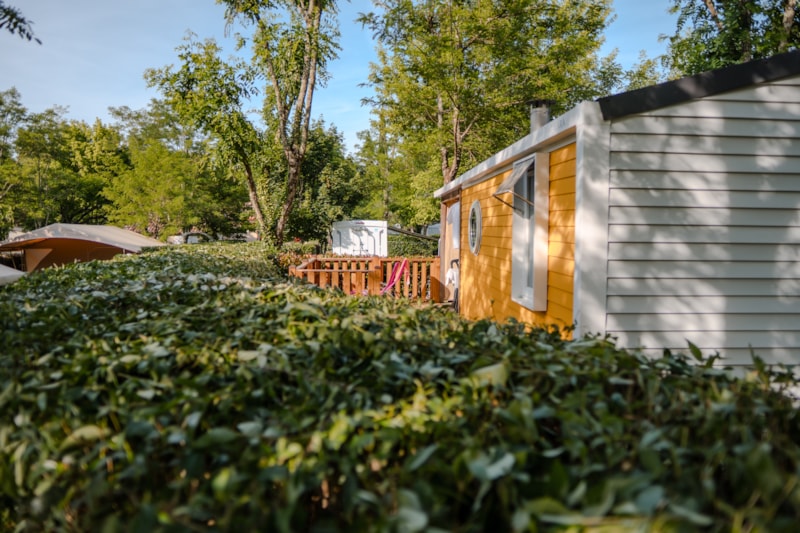 STACARAVAN FIRST - 2 SLAAPKAMERS - 35 M² - TERRAS - AIRCONDITIONING - TV - VAATWASSER