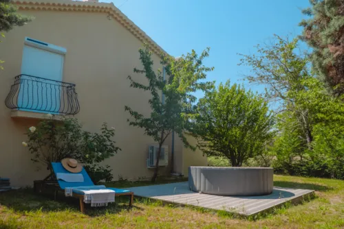 Location - Villa Soleya -  75M²- Climatisation - Jacuzzi - Piscine - Terrain Clos - 1500M² - Tv. - image n°2 - Camping du Pont