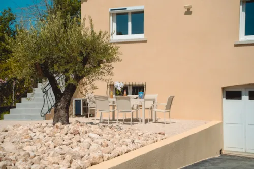 Location - Villa Soleya -  75M²- Climatisation - Jacuzzi - Piscine - Terrain Clos - 1500M² - Tv. - image n°3 - Camping du Pont