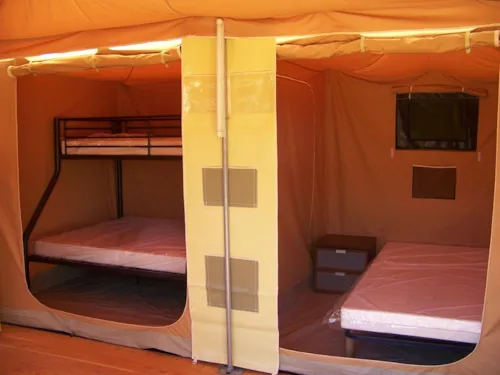 Location - Bungalow Toile 2 Chambres (Sans Sanitaires) - image n°4 - CAMPING LES HORTENSIAS