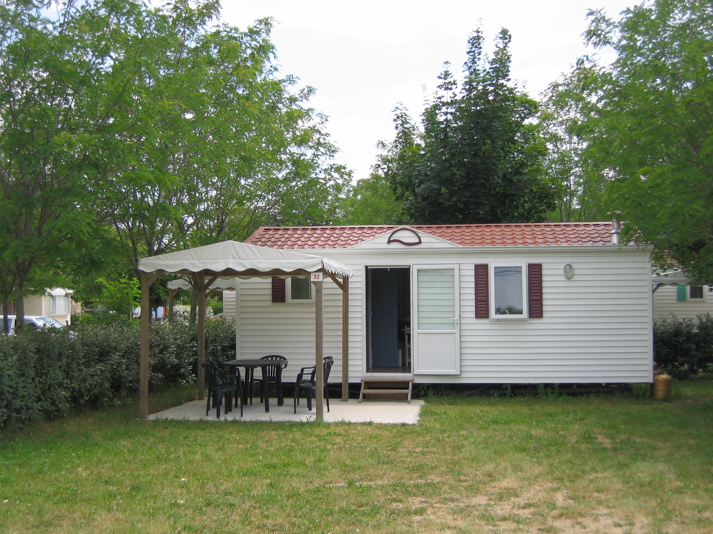 Huuraccommodatie - Mobil Home 2 Bedrooms With Air Conditioning - CAMPING LES HORTENSIAS