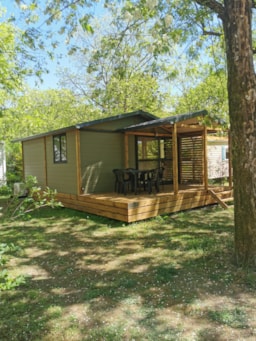 Huuraccommodatie(s) - Chalet 2 Bedrooms With Air-Conditioning (On Sunday July/August) - CAMPING LES HORTENSIAS